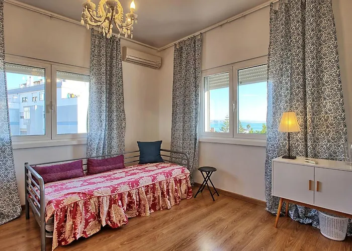 Wunderschoener Paco D'arcos By Interhome Lejlighed